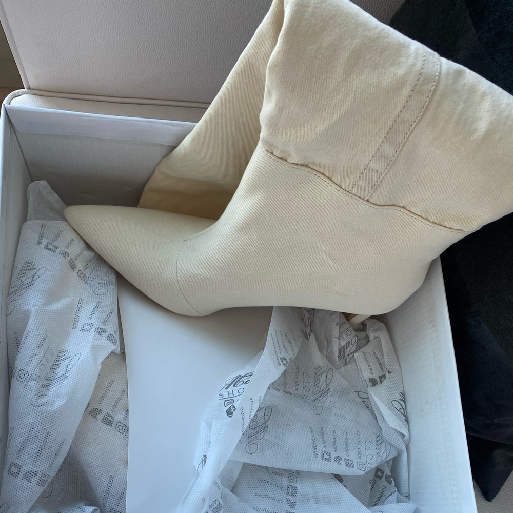 Mata Brand New in Box Cool Denim Boots Off White/Cream Color size 8 - Picture 10 of 10